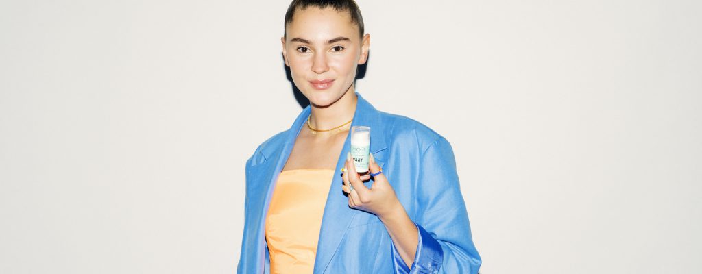 MOY_x_VAAY_FaceSerum_StefanieGiesinger_LowRes_3_Fotocredit_NilsVomLande