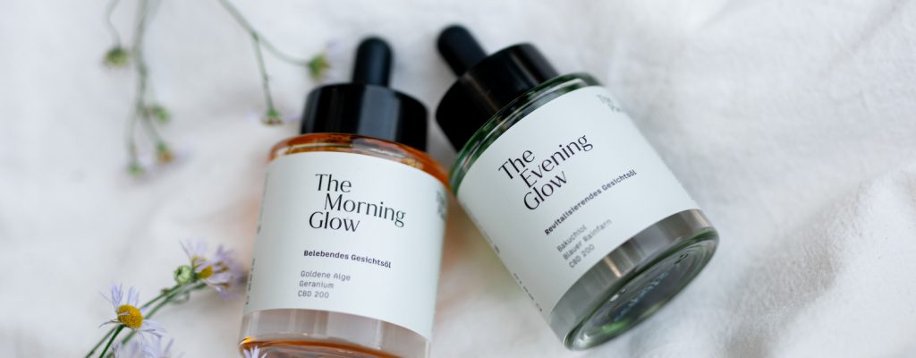 ThisPlace_TheMorningGlow_TheEveningGlow_FaceOils_Pairing_Mood1_LowRes_Fotocredit_ThisPlace-ElenaBreuer
